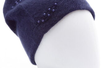 Caciula bleumarin model tricotat cu perle fine aplicate, dublata in interior