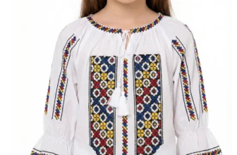 Ie traditionala de fetita Ingrid cu simbolul tricolorului